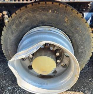 HUB PILOT NA Hub for a 2007 Mack CHN613