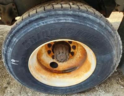 HUB PILOT NA Hub for a 2015 Freightliner M2 106