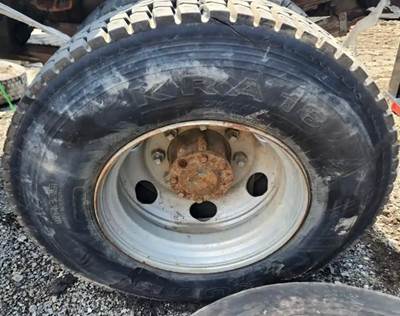 HUB PILOT NA Hub for a 2005 Mitsubishi FM65F