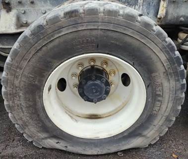 HUB PILOT NA Hub for a 2016 Peterbilt 365