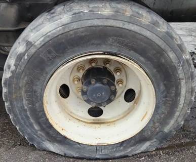 HUB PILOT NA Hub for a 2016 Peterbilt 365