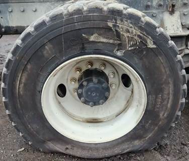 HUB PILOT NA Hub for a 2016 Peterbilt 365