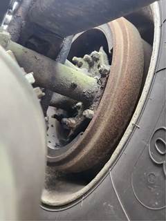 HUB PILOT NA Hub for a 2000 Peterbilt 379