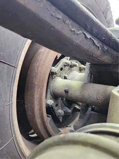 HUB PILOT NA Hub for a 2000 Peterbilt 379