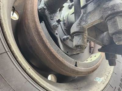 HUB PILOT NA Hub for a 2000 Peterbilt 379