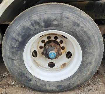 HUB PILOT NA Hub for a 2002 International F-2674 SBA