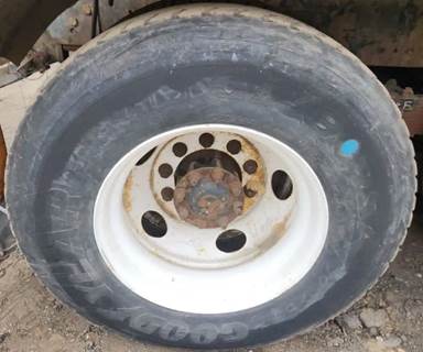 HUB PILOT NA Hub for a 2002 International F-2674 SBA