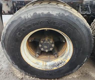 HUB PILOT NA Hub for a 1980 International F-2275