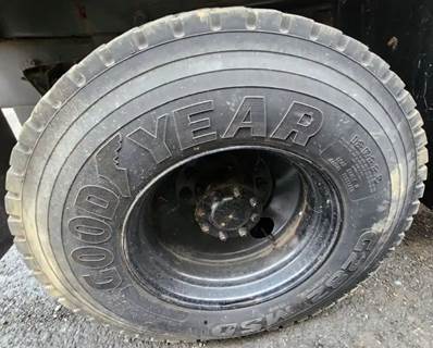 HUB PILOT NA Hub for a 2003 International 2574