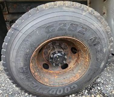 HUB PILOT NA Hub for a 2002 International 2574