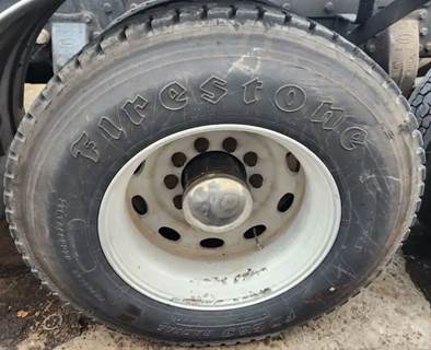 HUB PILOT NA Hub for a 2001 Peterbilt 379