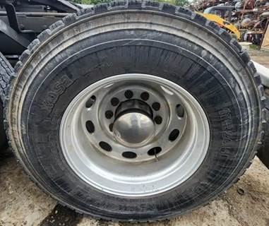 HUB PILOT NA Hub for a 2001 Peterbilt 379