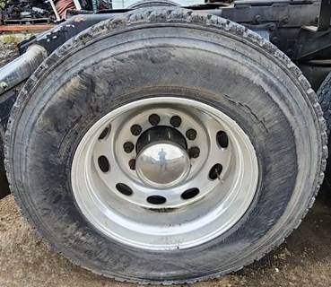 HUB PILOT NA Hub for a 2001 Peterbilt 379