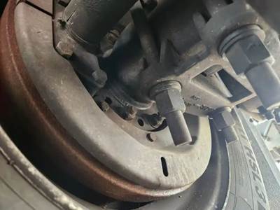 HUB PILOT NA Hub for a 2018 Hino 268