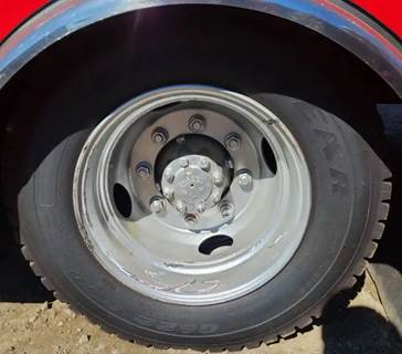 HUB PILOT NA Hub for a 2003 International 4400 LP