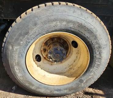HUB PILOT NA Hub for a 2002 Sterling L9500