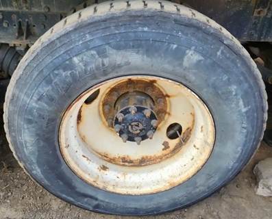 HUB PILOT NA Hub for a 2002 Sterling L9500