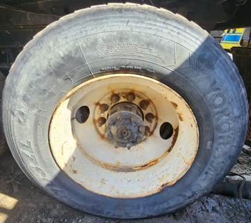 HUB PILOT NA Hub for a 2002 Sterling L9500
