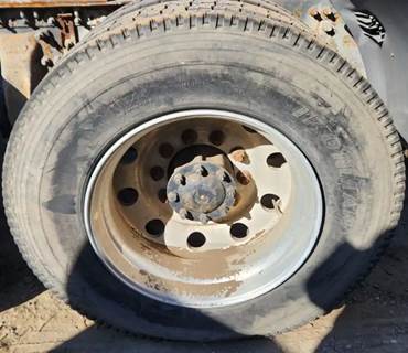HUB PILOT NA Hub for a 2005 Freightliner Columbia 120