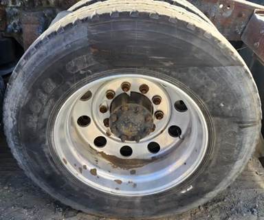 HUB PILOT NA Hub for a 2005 Freightliner Columbia 120