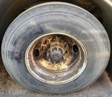 HUB PILOT NA Hub for a 2007 E-One Fire Truck