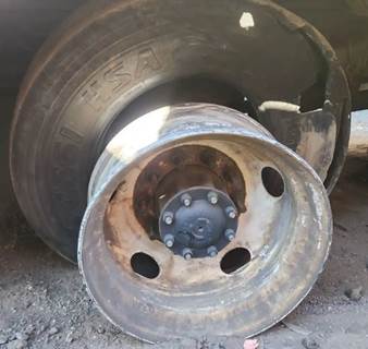 HUB PILOT NA Hub for a 2007 E-One Fire Truck