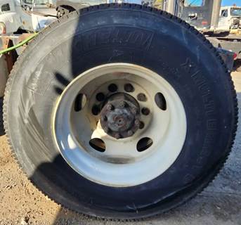 HUB PILOT NA Hub for a 2007 Freightliner Columbia 112