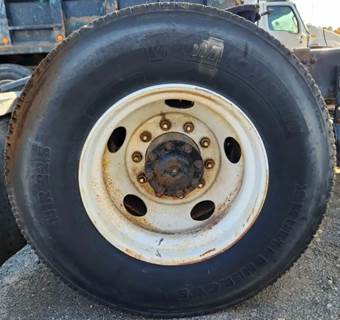 HUB PILOT NA Hub for a 2007 Freightliner Columbia 112