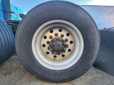 HUB PILOT NA Hub for a 2011 Freightliner Cascadia 125