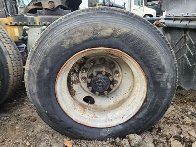 HUB PILOT NA Hub for a 2006 Freightliner Columbia 112