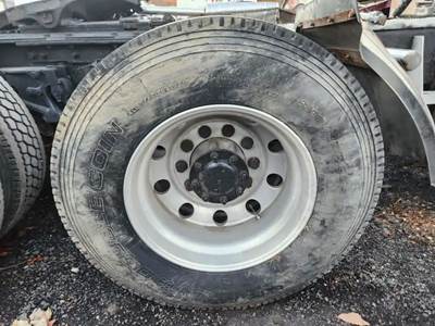 HUB PILOT NA Hub for a 2005 Kenworth W900