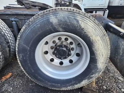 HUB PILOT NA Hub for a 2005 Kenworth W900