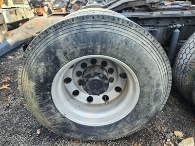 HUB PILOT NA Hub for a 2005 Kenworth W900