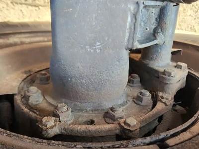 HUB PILOT NA Hub for a 1987 Freightliner FLC