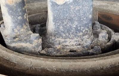 HUB PILOT NA Hub for a 2000 Freightliner FL112