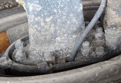 HUB PILOT NA Hub for a 2000 Freightliner FL112