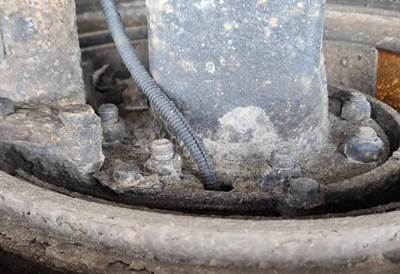 HUB PILOT NA Hub for a 2000 Freightliner FL112