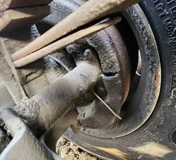 HUB PILOT NA Hub for a 2005 Ford F-650