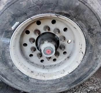 HUB PILOT NA Hub for a 2002 Freightliner FLD120SD