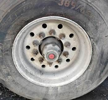 HUB PILOT NA Hub for a 2002 Freightliner FLD120SD