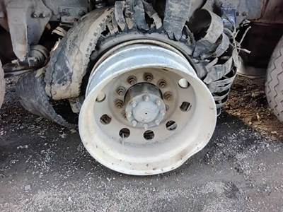 HUB PILOT NA Hub for a 2002 Freightliner FLD120SD