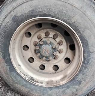 HUB PILOT NA Hub for a 2002 Freightliner FLD120SD