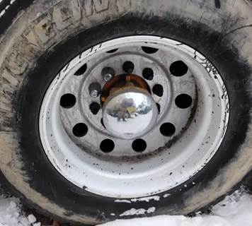 HUB PILOT NA Hub for a 2003 Peterbilt 357