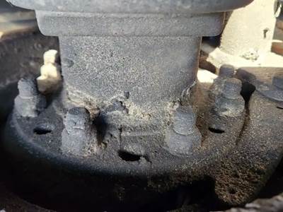 HUB PILOT NA Hub for a 2007 Freightliner ST120