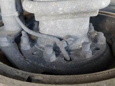 HUB PILOT NA Hub for a 2007 Freightliner ST120