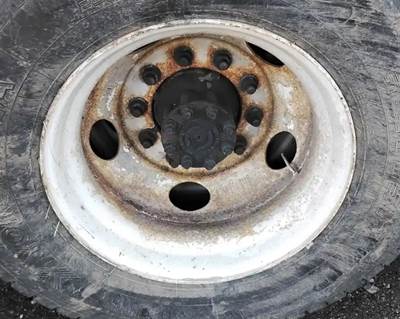 HUB PILOT NA Hub for a 2016 International DuraStar 4300