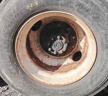 HUB PILOT NA Hub for a 2016 International DuraStar 4300