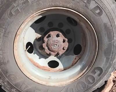 HUB PILOT NA Hub for a 2002 International 9200I