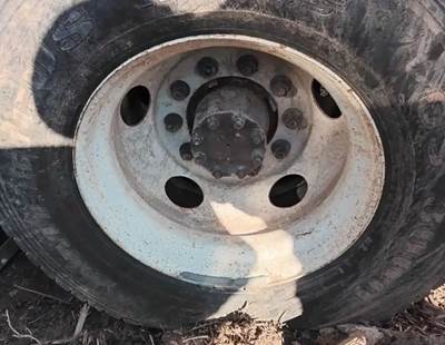 HUB PILOT NA Hub for a 2017 International DuraStar 4300