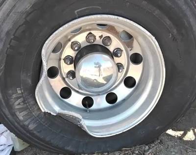 HUB PILOT NA Hub for a 2015 International CT660